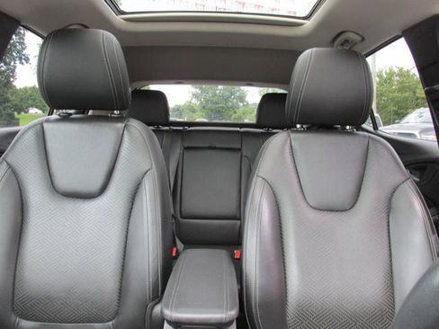 Used 2022 Buick Encore GX Essence w/ Experience Buick Package AWD/4WD image 9