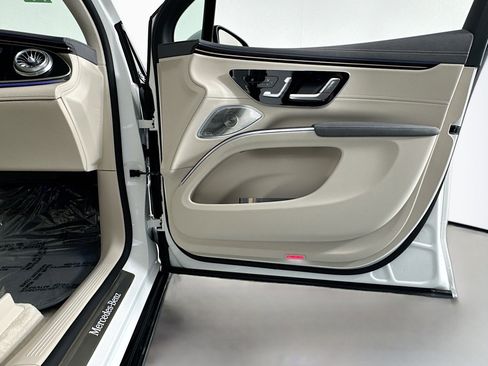 New 2026 Mercedes-Benz EQS 550 4MATIC SUV image 23