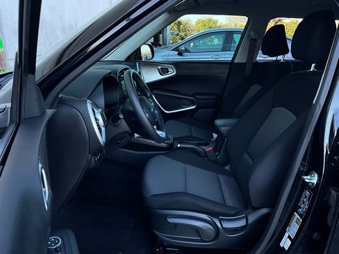 Used 2024 Kia Soul LX image 10