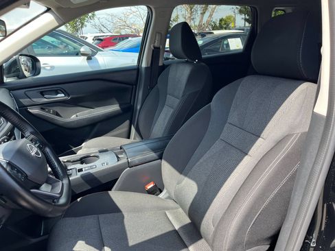Used 2025 Nissan Rogue SV FWD image 29