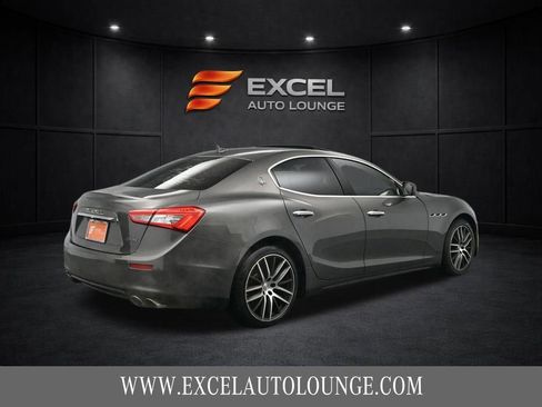 Used 2017 Maserati Ghibli Base image 6
