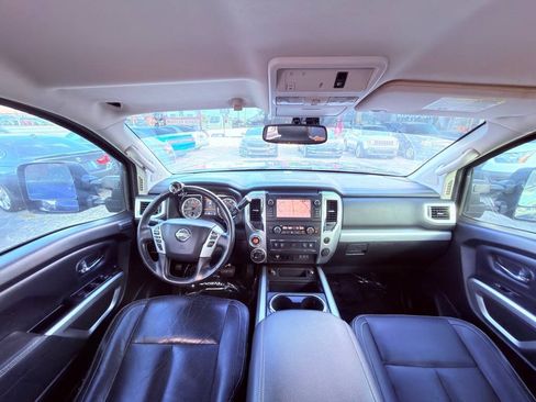 Used 2019 Nissan Titan PRO-4X w/ Pro-4x Convenience Package AWD/4WD image 13