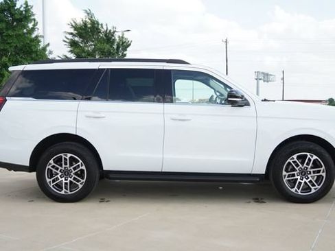 Used 2025 Ford Expedition Active AWD/4WD image 10