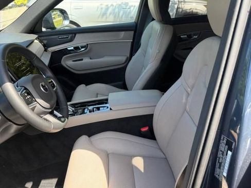 Used 2025 Volvo XC90 B5 Ultra AWD/4WD image 3