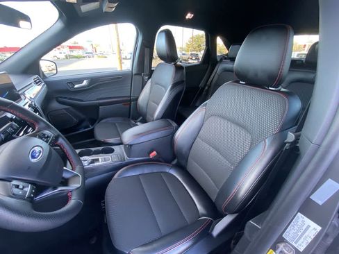 Used 2025 Ford Escape ST-Line image 11