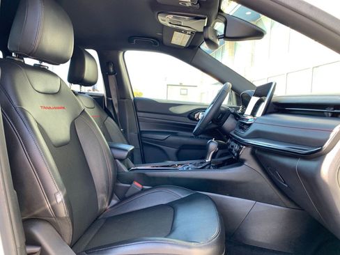 Used 2025 Jeep Compass Trailhawk image 35