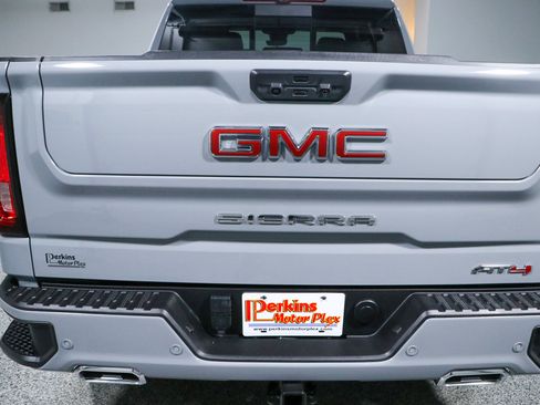 Used 2024 GMC Sierra 1500 AT4 w/ Technology Package AWD/4WD image 9