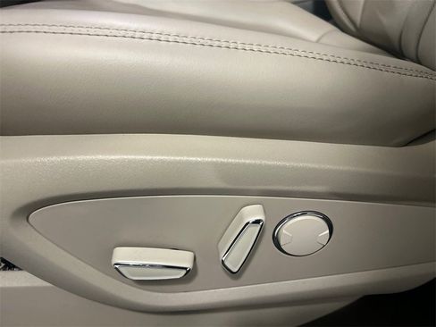 Used 2023 Lincoln Nautilus Reserve image 11