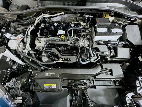Certified 2025 Toyota Corolla Cross XLE FWD image 30