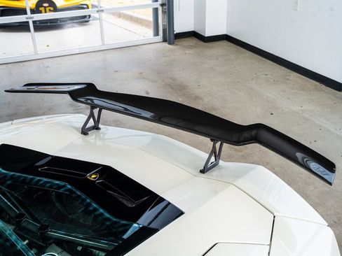 Used 2017 Lamborghini Aventador S image 26