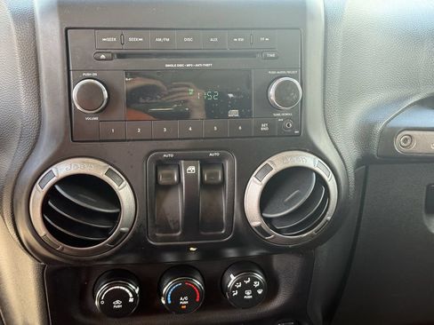 Used 2013 Jeep Wrangler Sport AWD/4WD image 16