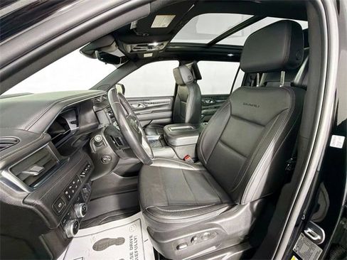 Used 2023 GMC Yukon XL Denali image 19