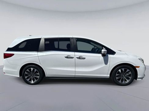 Certified 2024 Honda Odyssey EX-L image 2
