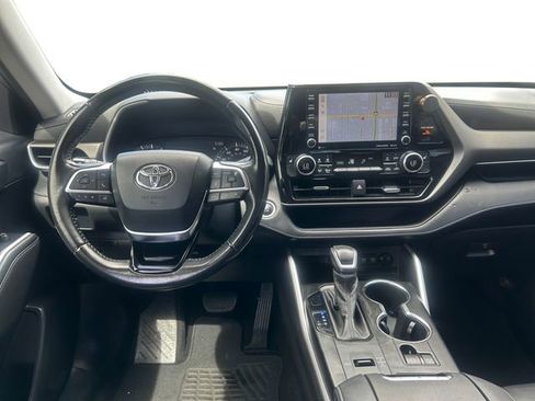 Used 2021 Toyota Highlander XLE FWD image 13