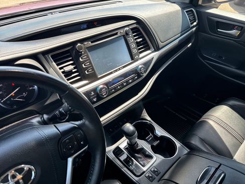 Used 2019 Toyota Highlander SE AWD/4WD image 23