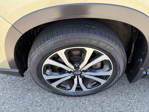 Used 2019 Subaru Forester Limited w/ Popular Package #3 image 9