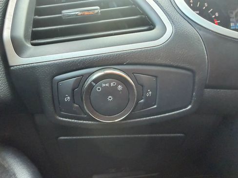 Used 2018 Ford Edge SEL AWD/4WD image 19