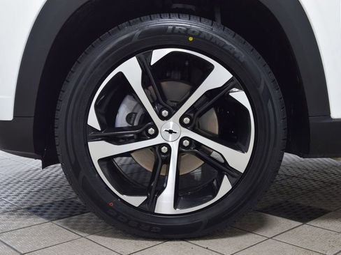 Used 2024 Chevrolet Trax RS FWD image 27