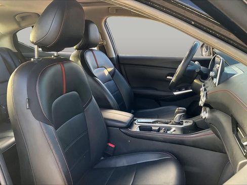 Used 2024 Nissan Sentra SR w/ SR Premium Package FWD image 9