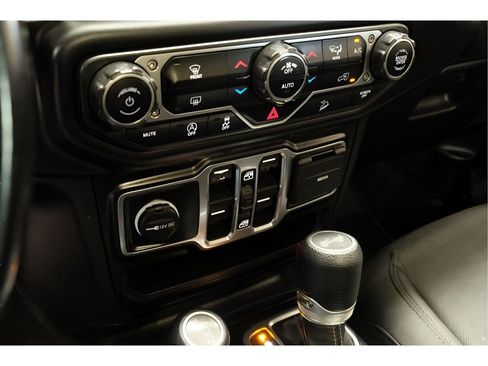 Used 2020 Jeep Wrangler Unlimited Sahara AWD/4WD image 17