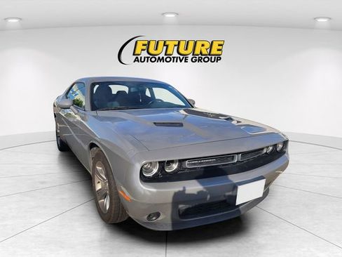 Used 2019 Dodge Challenger SXT RWD image 1