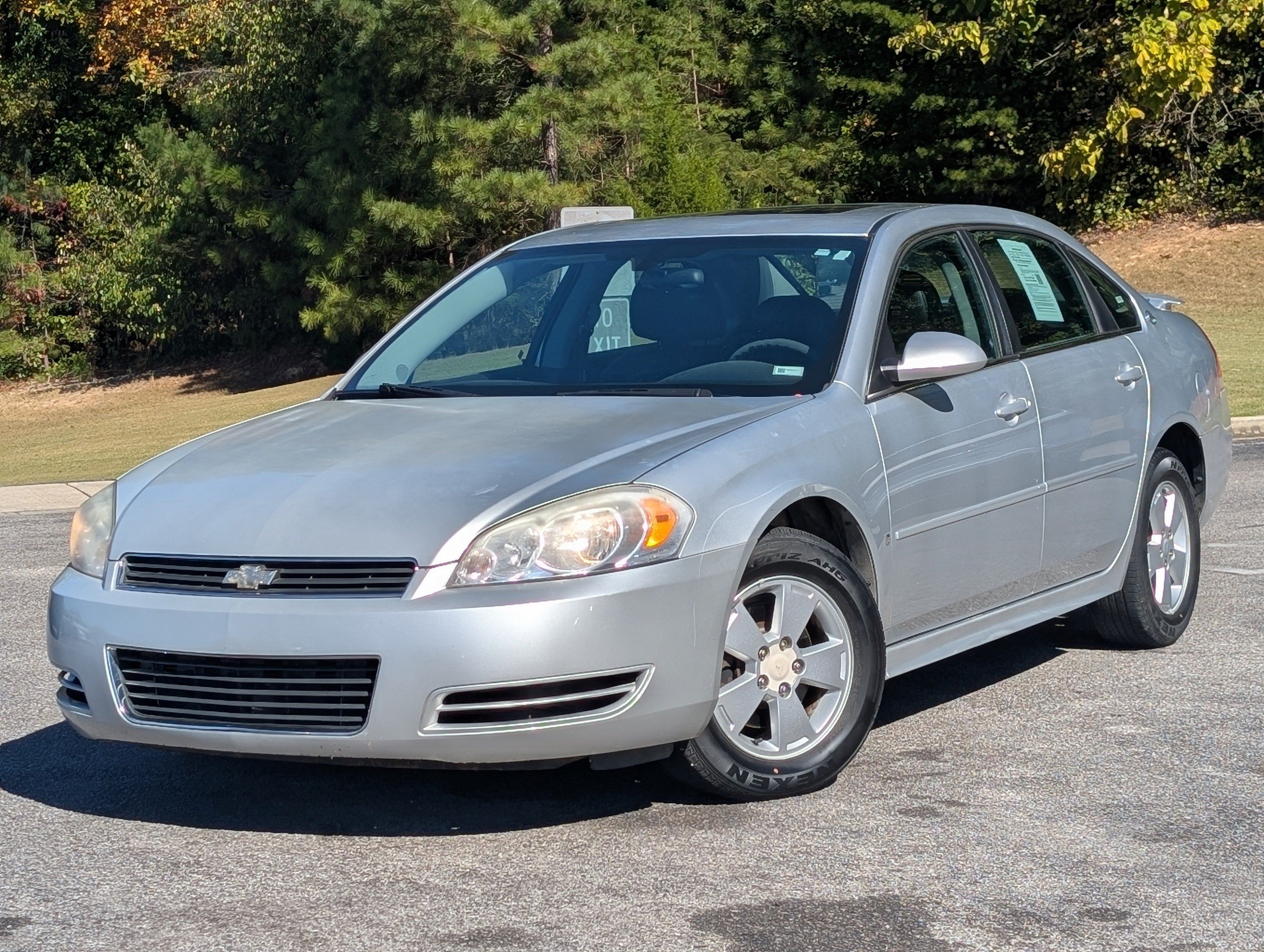 Used 2009 Chevrolet Impala LT FWD image 2