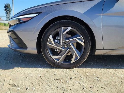 New 2025 Hyundai Elantra Sport FWD image 23