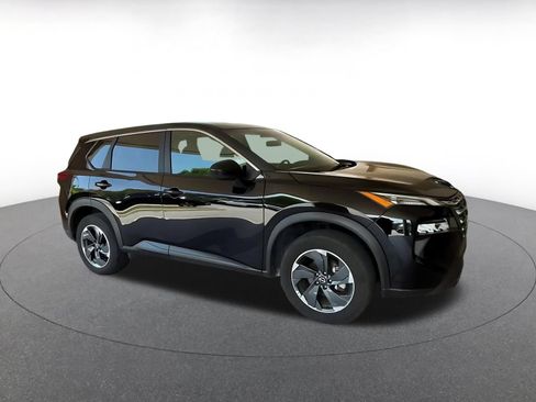 Used 2025 Nissan Rogue SV FWD image 2