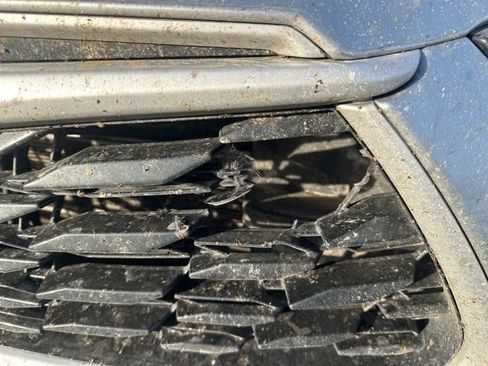 Used 2022 Toyota Highlander XLE image 3