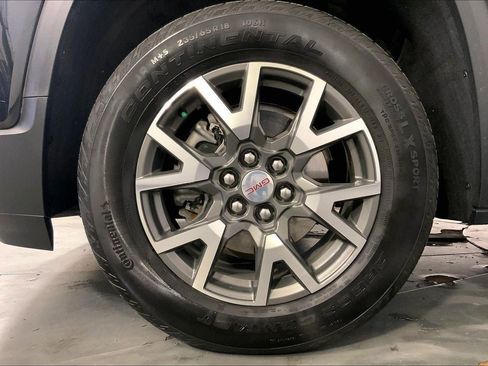 Used 2023 GMC Acadia SLE w/ Driver Convenience Package image 9