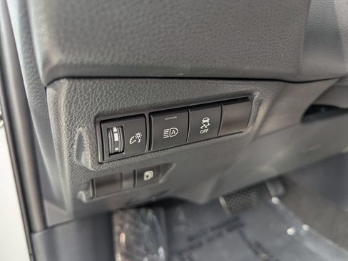 Used 2025 Toyota Corolla Cross AWD Hybrid image 15