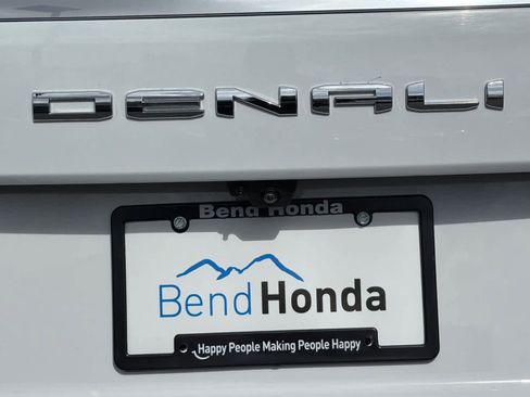 Used 2025 GMC Yukon XL Denali AWD/4WD image 12