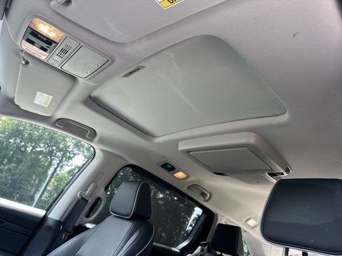 Used 2025 Honda Odyssey Elite image 28