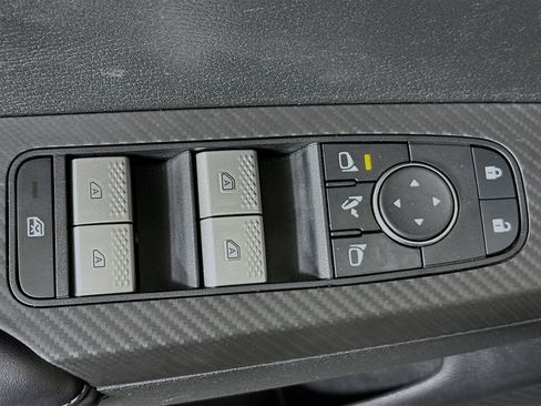 Used 2024 Mitsubishi Outlander SE Black Edition image 14