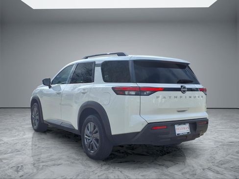 Used 2025 Nissan Pathfinder SV image 5
