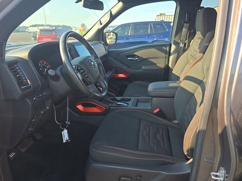 Used 2024 Nissan Frontier PRO-4X w/ Technology Package AWD/4WD image 8