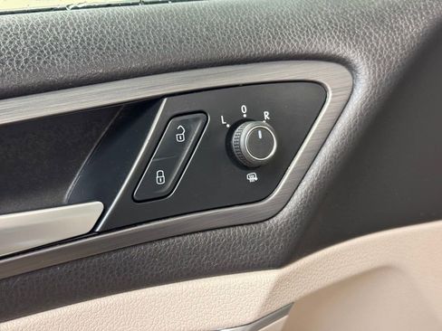 Used 2019 Volkswagen Golf SE FWD image 9