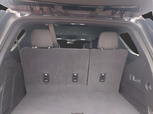 Used 2025 Chevrolet Tahoe Premier AWD/4WD image 22