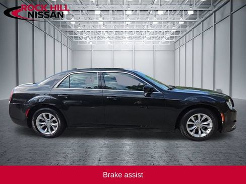 Used 2015 Chrysler 300 Limited RWD image 8