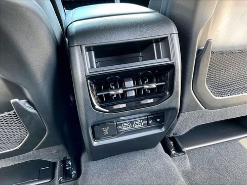 Used 2024 Jeep Grand Cherokee Limited w/ Black Appearance Package image 25