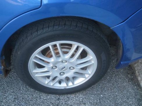 Used 2010 Ford Focus SE FWD image 14