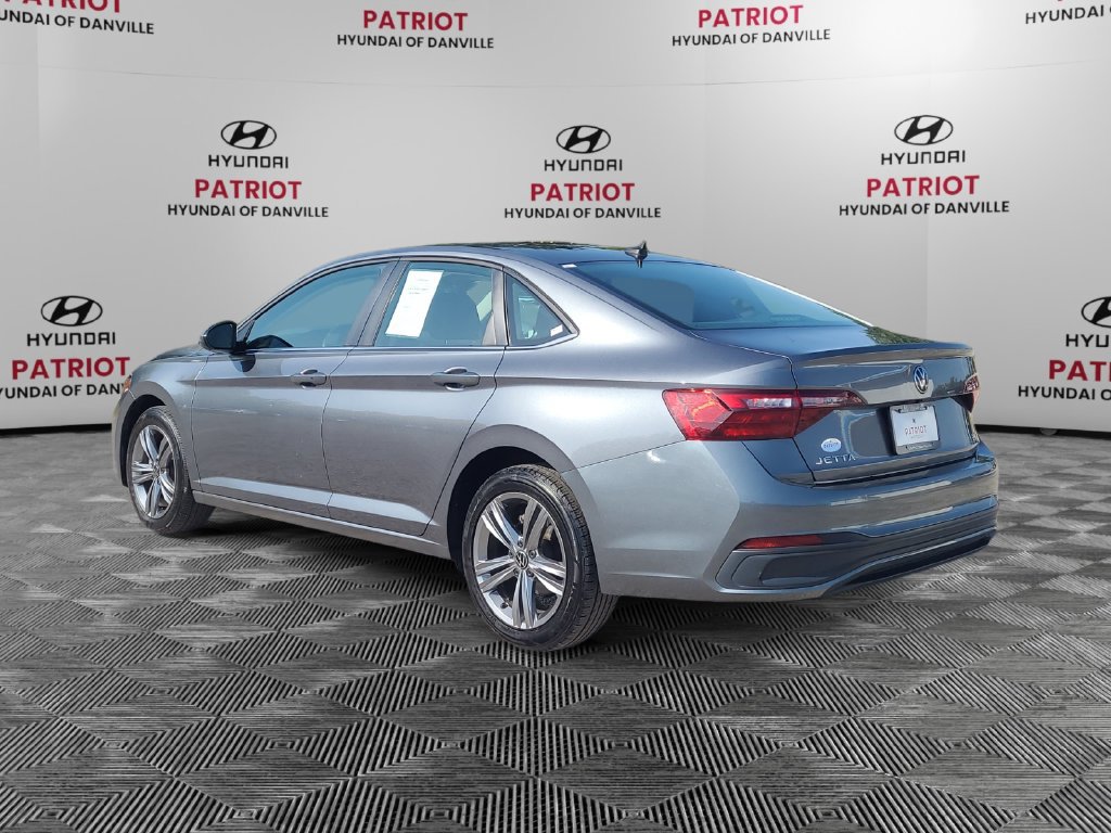 Used 2024 Volkswagen Jetta SE FWD image 5