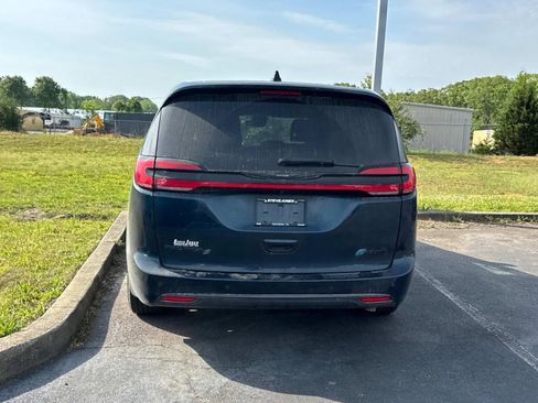 Used 2023 Chrysler Pacifica Touring-L w/ S Appearance Package FWD image 5