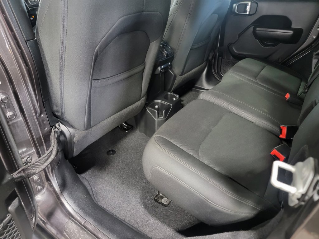 Used 2018 Jeep Wrangler Unlimited Sport S AWD/4WD image 14