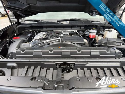 Used 2025 Chevrolet Silverado 2500 Custom w/ Custom Value Package image 4