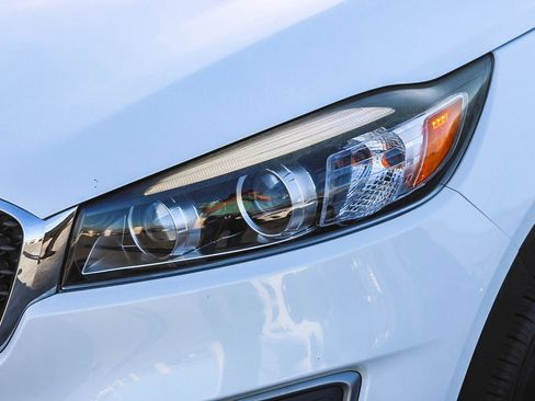Used 2017 Kia Sorento LX image 5