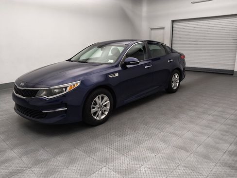 Used 2017 Kia Optima LX w/ Convenience Package FWD image 2