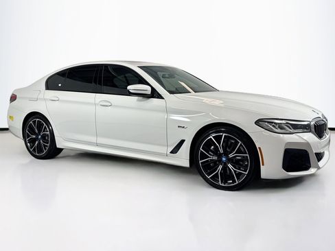 Used 2022 BMW 530e w/ M Sport Package image 3