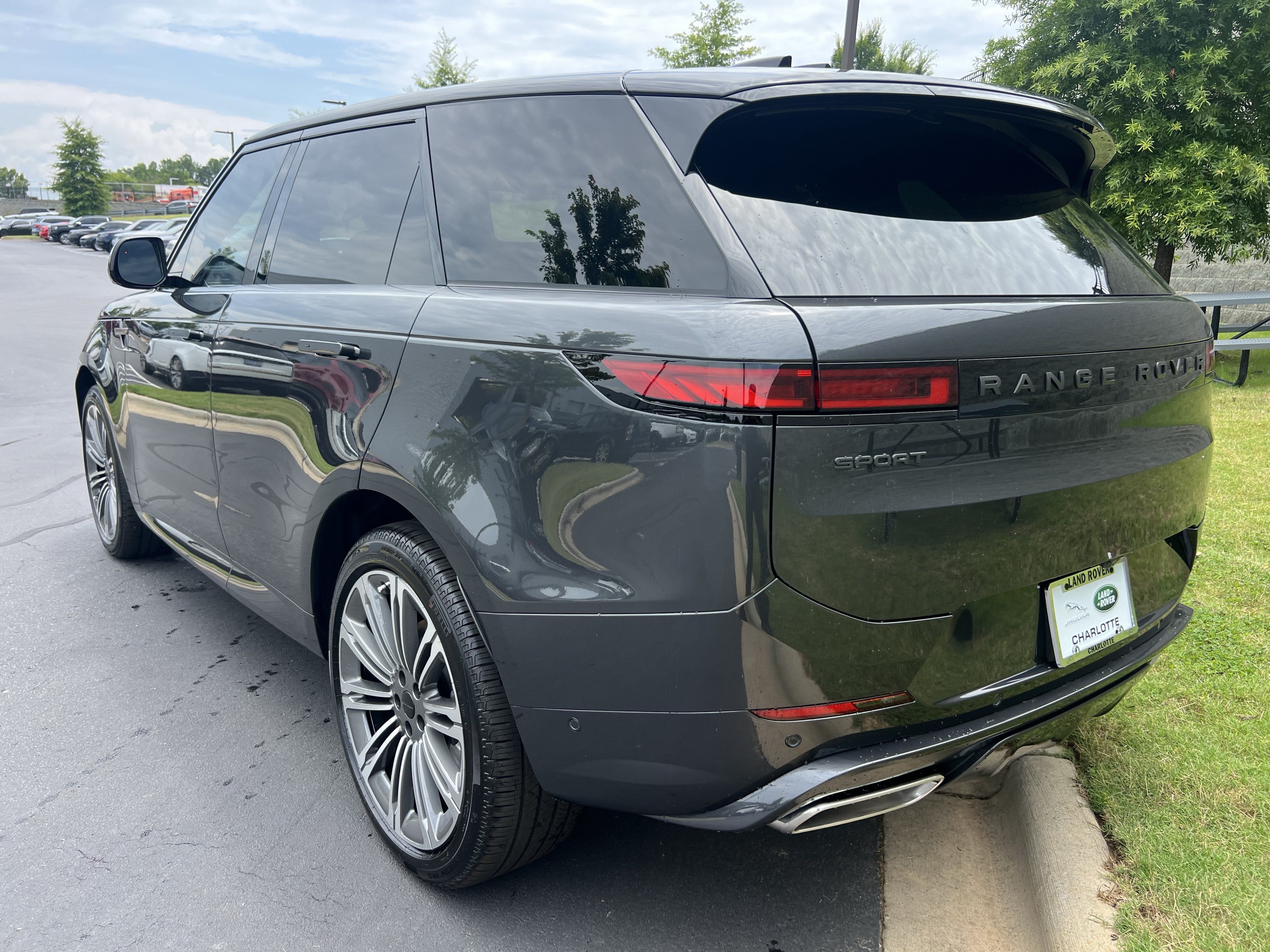 New 2026 Land Rover Range Rover Sport Dynamic SE AWD/4WD image 5
