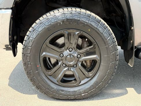 Used 2018 Toyota Tundra SR5 AWD/4WD image 12
